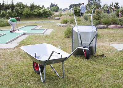 Cecilie Skov, Pool, 2018. Aluminium cast oysters, salt water, seaweed, solar pump, wheel barrows.  