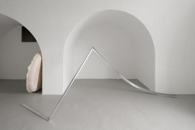 Cecilie Skov, Polished doors, cloth dripping, 2018. Aluminium, Jesmonite, glass fiber. Photo: David Stjernholm.