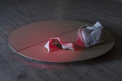 Rehearsal, 2016. Prop flowers from The Royal Theatre, plaster, spotlight, revolving stage in MDF. Photo: David Stjernholm.  
