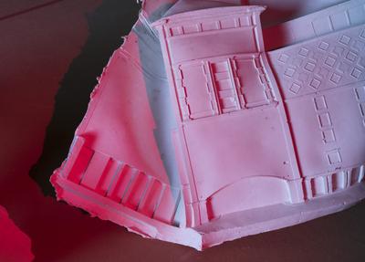 Rehearsal, 2016. Prop flowers from The Royal Theatre, plaster, spotlight, revolving stage in MDF. Photo: David Stjernholm.  
