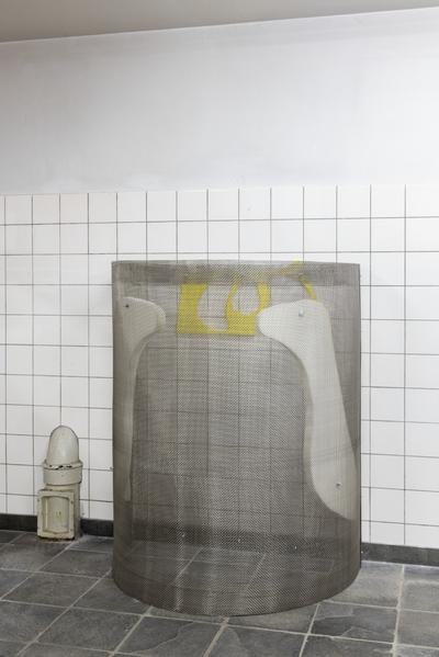 Spoon Spoon (Giggle), 2022. Steel, foam.
