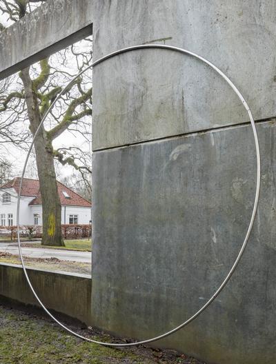 Cecilie Skov: I will take no bite, 2017. Steel. Ø: 400 cm. 
